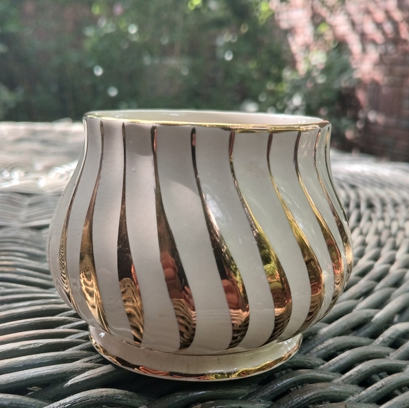 Vintage Sadler England Open Sugar white with gold stripes Swirl 2737 - Picture 2 of 7